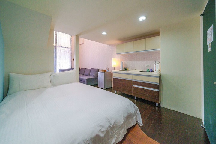 Room 2 of 9