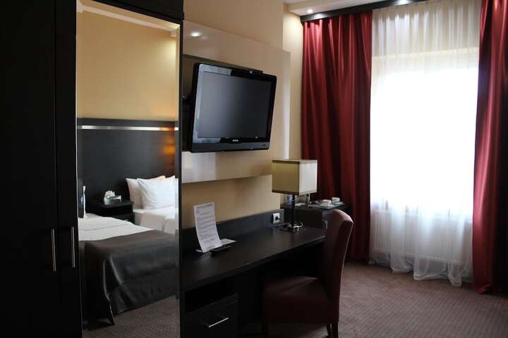Room 16 of 37
