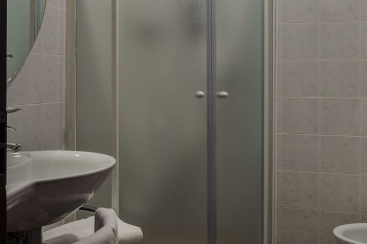 Room 16 of 25