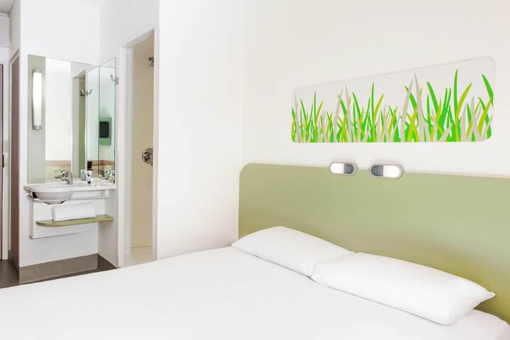 Room 5 of 30