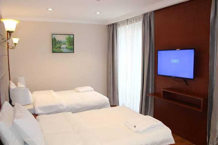 Room 13 of 31