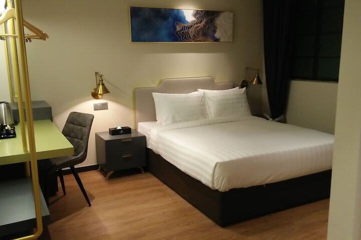 Room 11 of 36