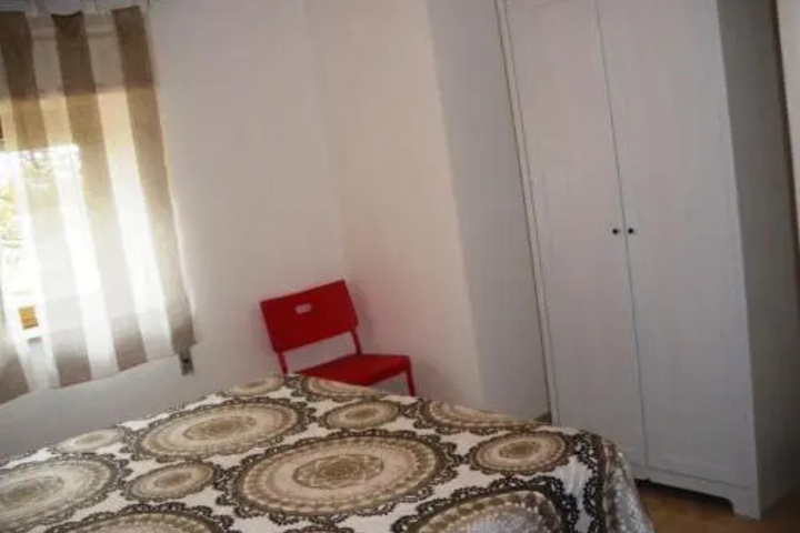 Room 6 of 14