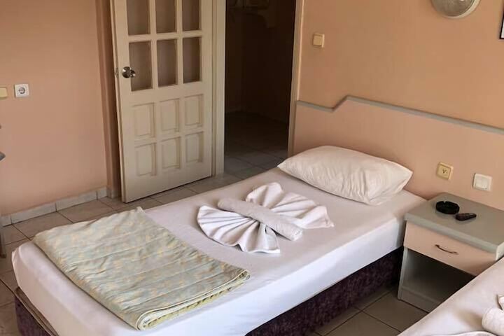Room 5 of 13