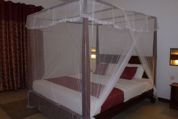 Room 5 of 20