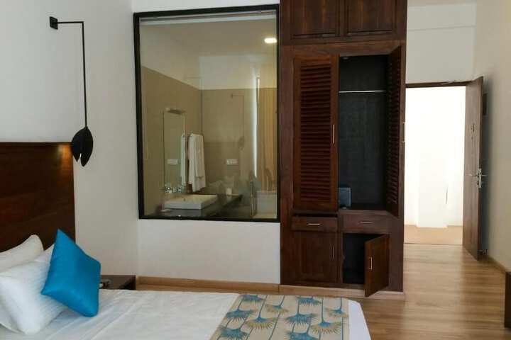 Room 9 of 29