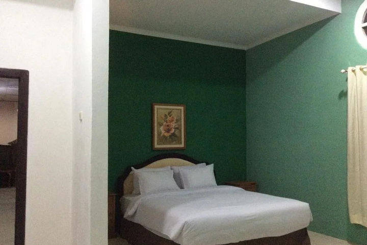 Room 5 of 10