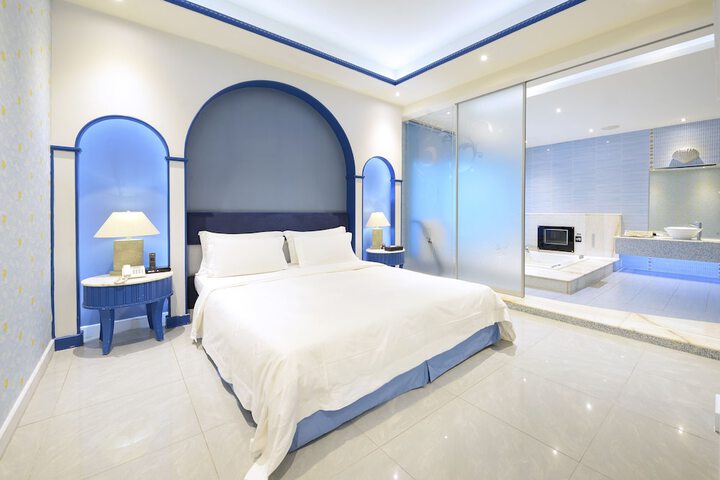 Room 9 of 60