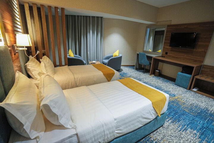 Room 4 of 13