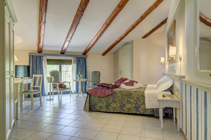 Room 3 of 94