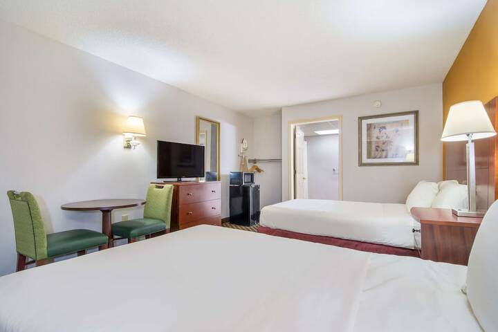 2 Double Beds Accessible (5 of 7)