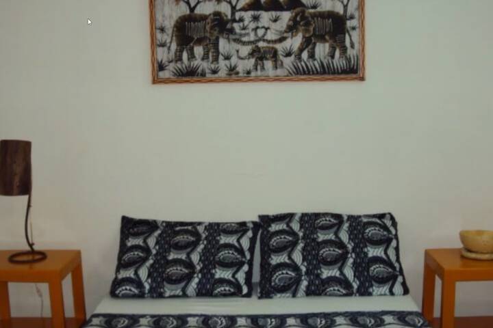 Room 4 of 9