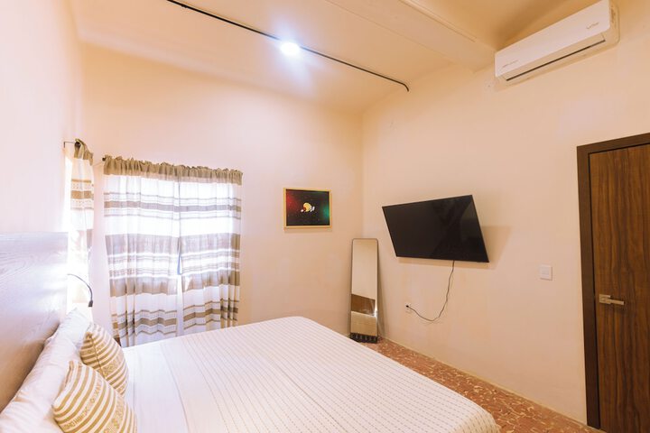Room 10 of 42