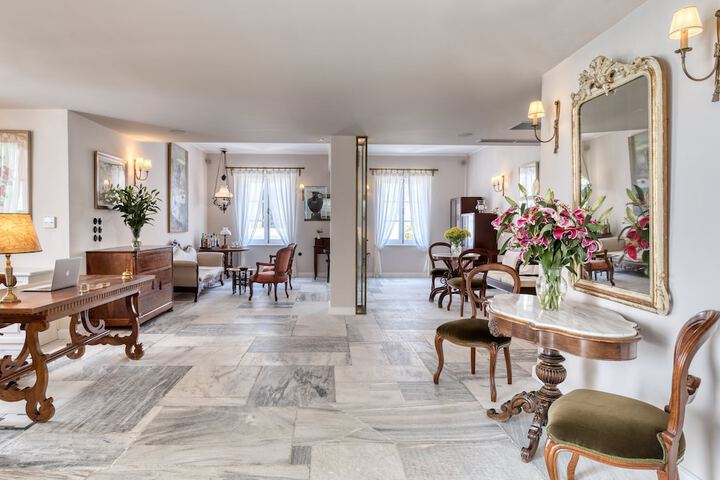 Guest Lobby