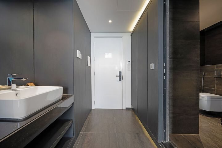 Room 49 of 80