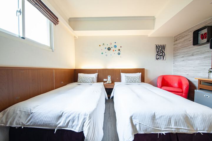 Room 12 of 32