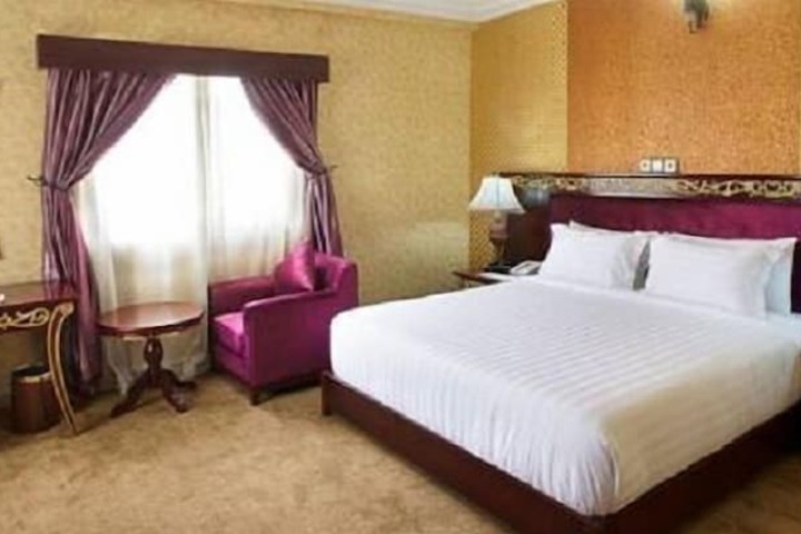 Room 9 of 39