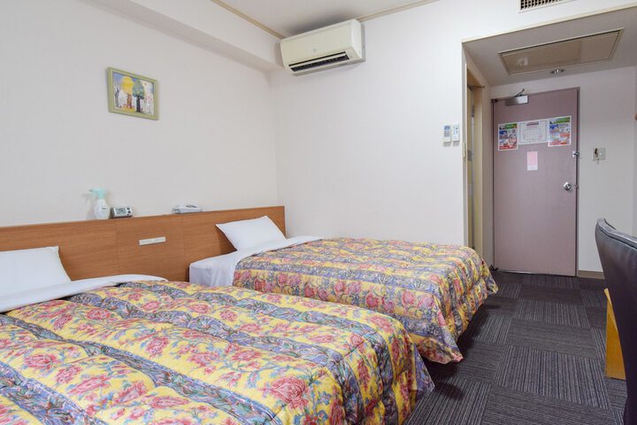 Room 15 of 105