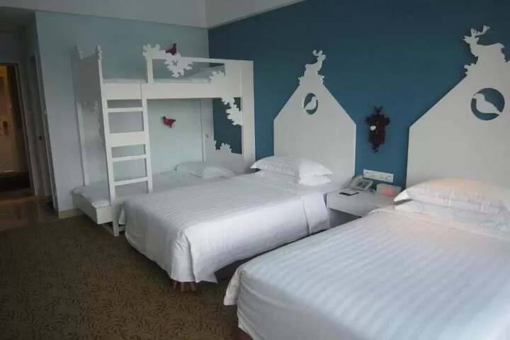 Room 12 of 48