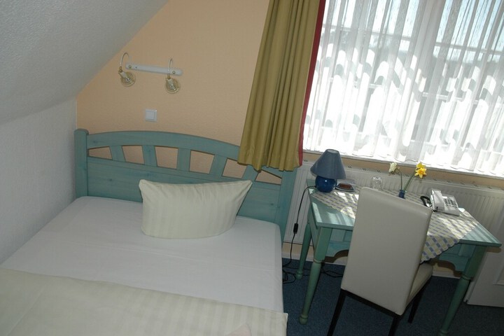 Room 4 of 30