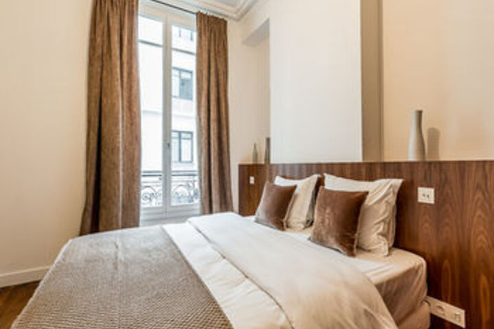 Room 52 of 170