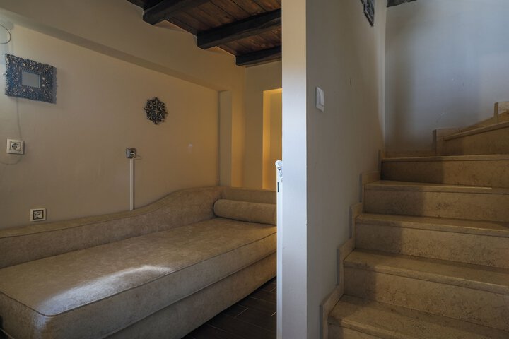 Room 12 of 71