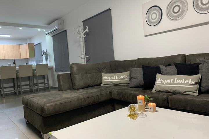 Room 7 of 28