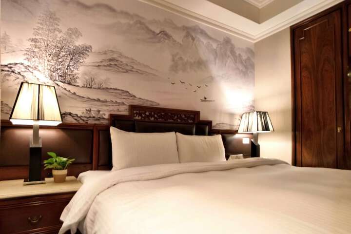 Room 5 of 82