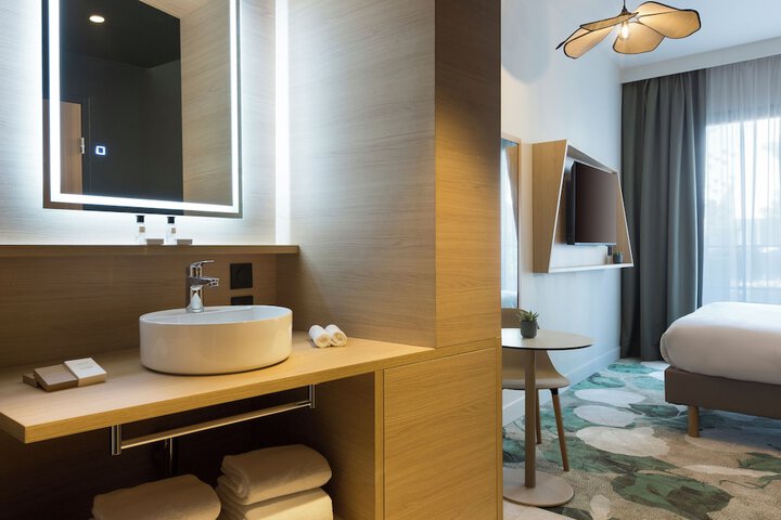Room 2 of 9