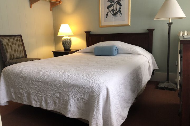 1 Queen Bed (14 of 20)