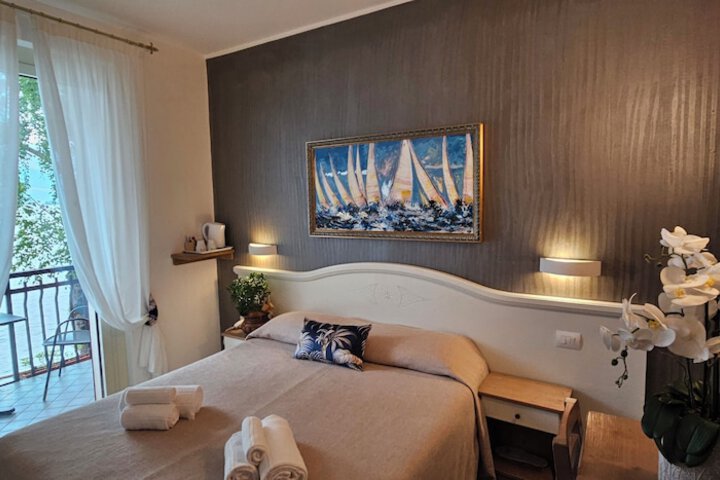 Room 40 of 194