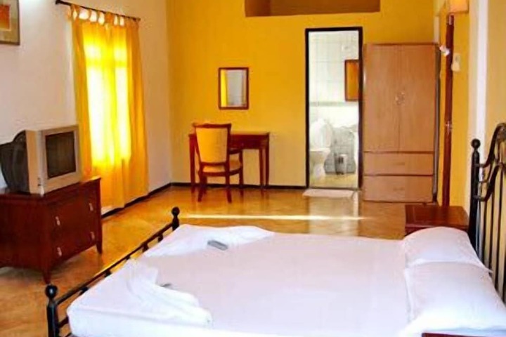Room 4 of 30