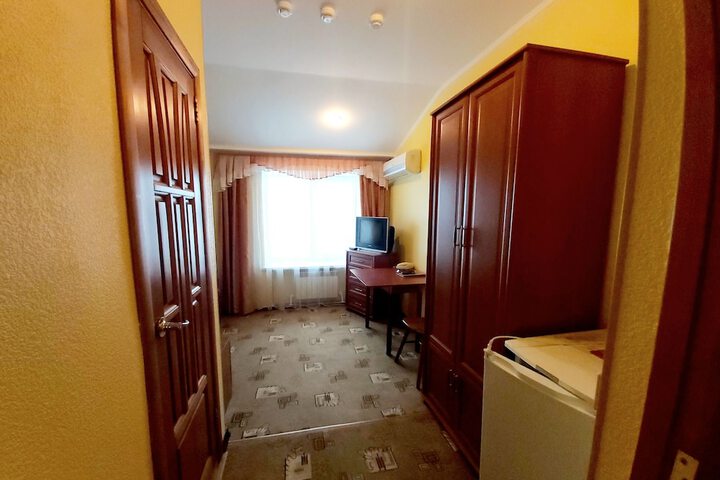 Room 8 of 34
