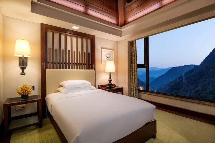 Room 20 of 97