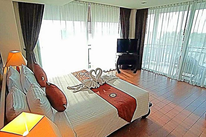 Room 12 of 241