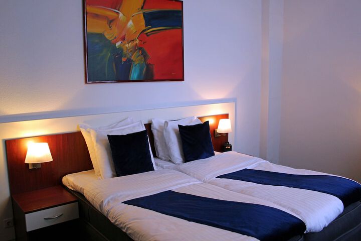 Room 9 of 72