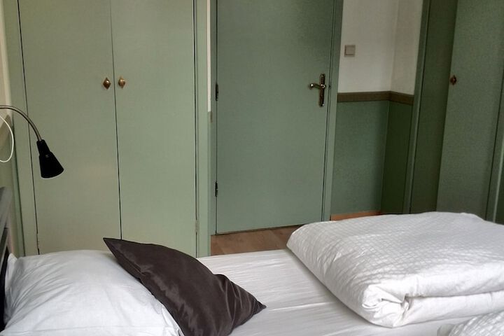 Room 6 of 19