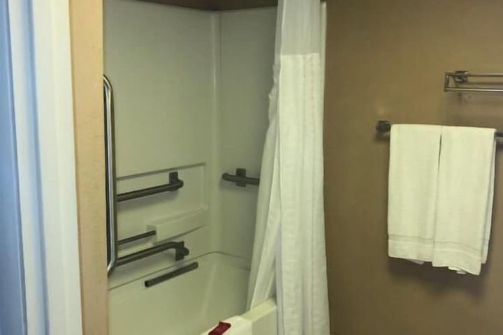 Room 26 of 38