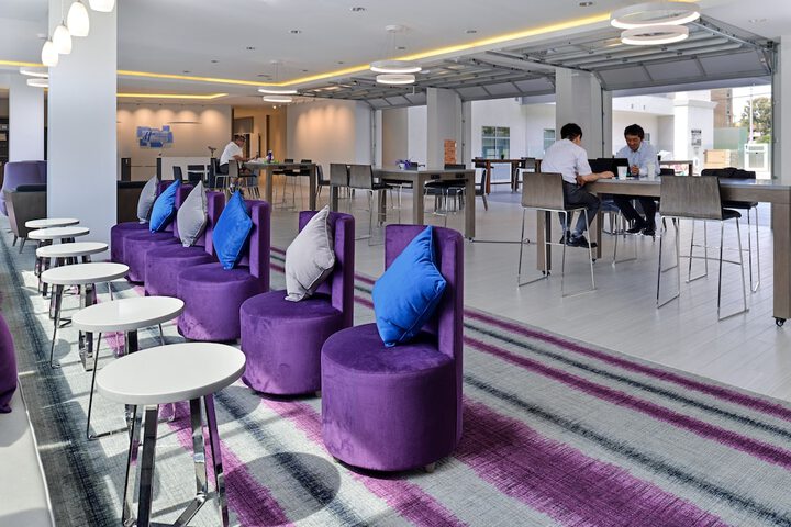 Lobby lounge