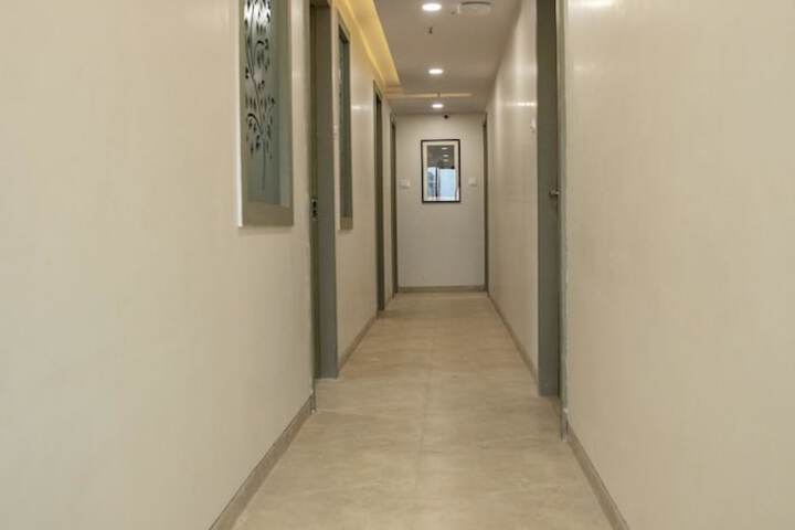 Ballroom/Hall 16 of 17