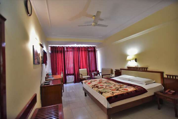 Room 3 of 8