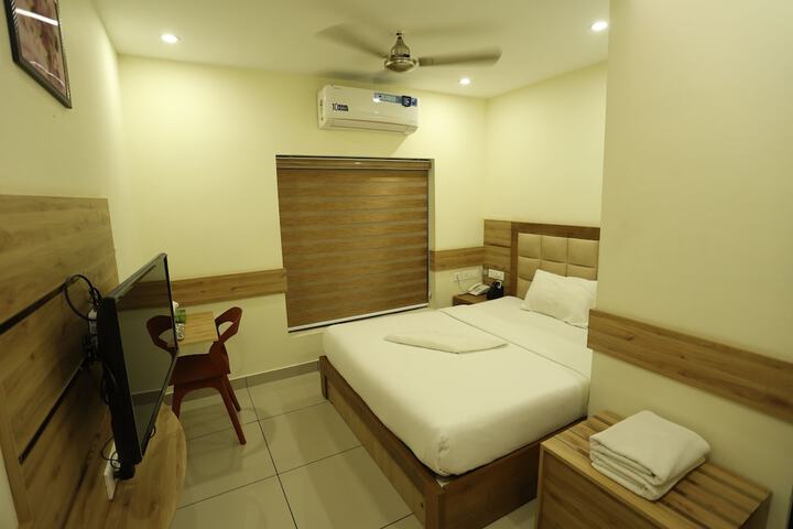 Room 5 of 63