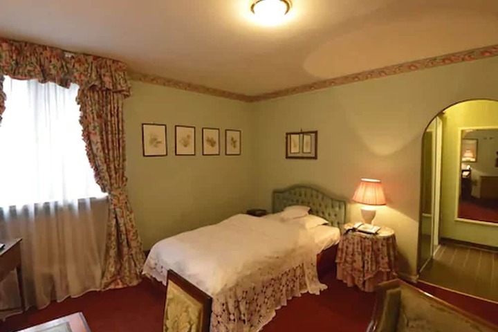 Room 13 of 52