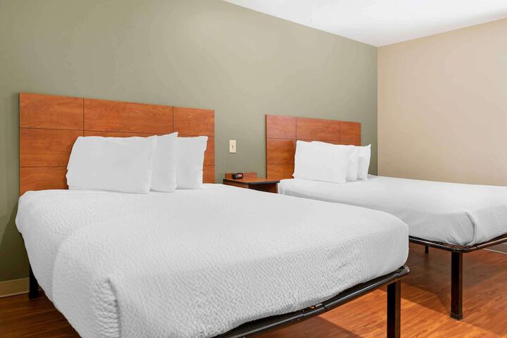 Standard Studio 1 Queen Bed (3 of 9)