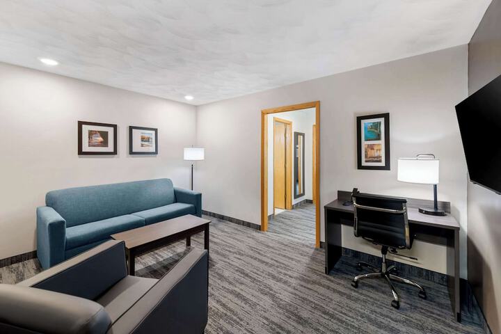 Room 17 of 38