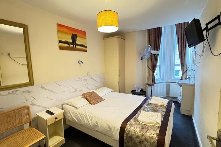 Room 48 of 118