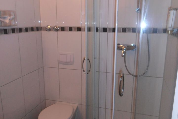 Room 8 of 13
