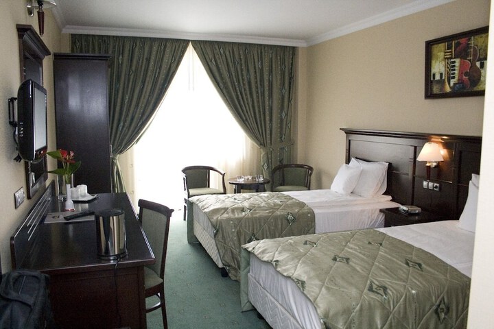 Room 15 of 33