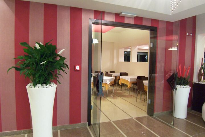 Hotel 2 of 53