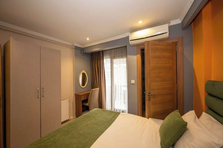 Room 42 of 158